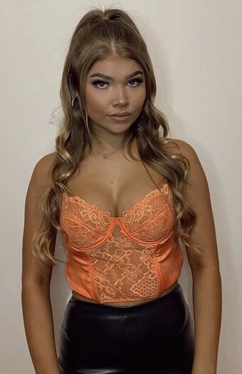 Tillybartram Голе фотографије OnlyFans 11