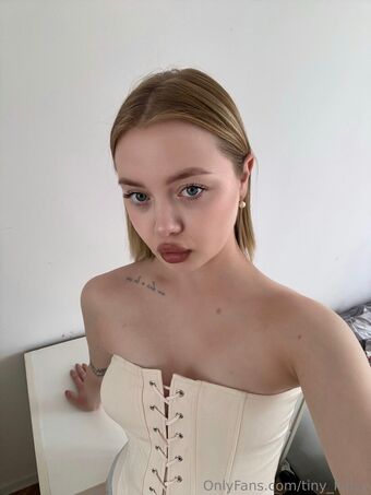 tiny_kinyy Голе фотографије OnlyFans 3