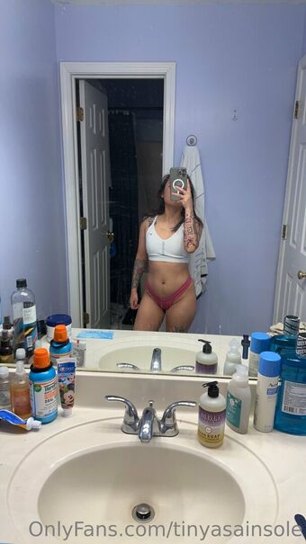 tinyasainsole Голе фотографије OnlyFans 2
