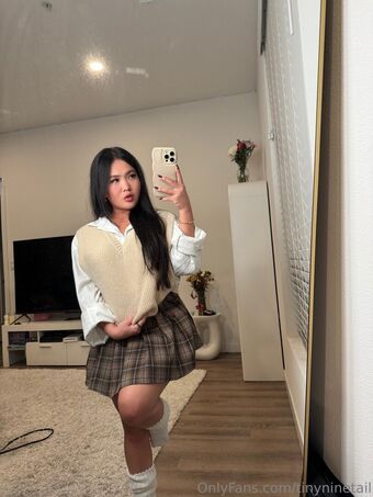 tinyninetail Голе фотографије OnlyFans 17