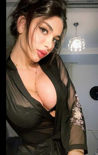 TS Nour Голе фотографије OnlyFans 9