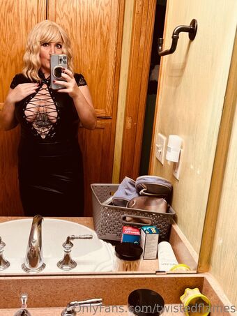 twistedflames Голе фотографије OnlyFans 7