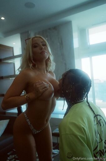 Tyga Голе фотографије OnlyFans 24