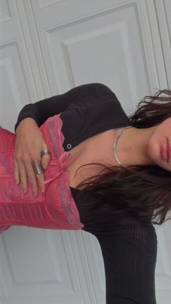 Willow Shields Голе фотографије OnlyFans 220