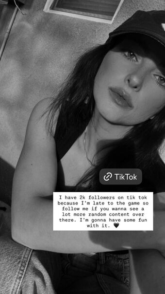 Willow Shields Голе фотографије OnlyFans 223