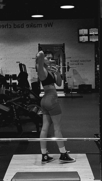 Willow Shields Голе фотографије OnlyFans 224