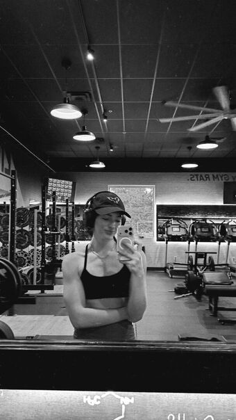 Willow Shields Голе фотографије OnlyFans 226