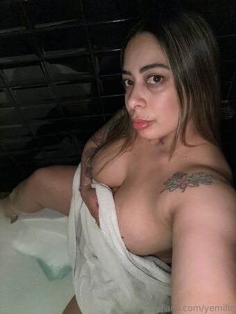 yemillo Голе фотографије OnlyFans 23