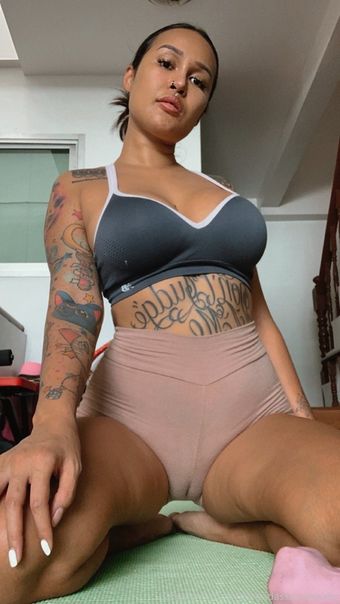 yourbadassbabe Голе фотографије OnlyFans 2