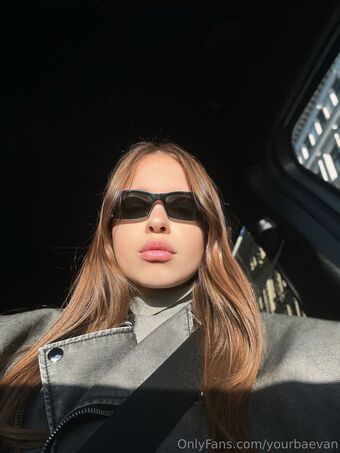 yourbaevan Голе фотографије OnlyFans 16