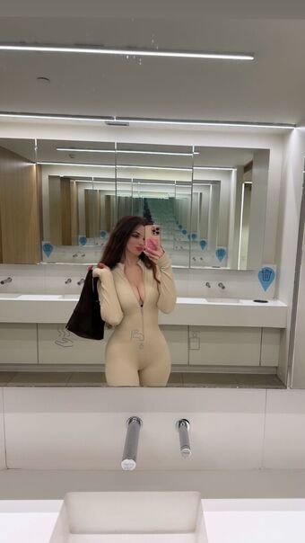 Zeling Голе фотографије OnlyFans 24