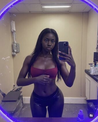 Zuriloveswhite Голе фотографије OnlyFans 3