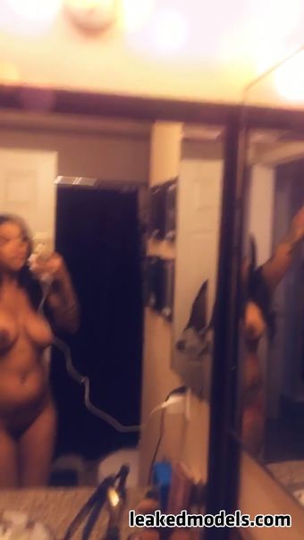 GypsyAlly Голе фотографије OnlyFans 173