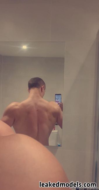 Zedldn Голе фотографије OnlyFans 4