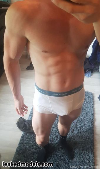 Zedldn Голе фотографије OnlyFans 10